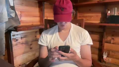 Snapshot of vexelgain chatting on 10/05/25, 02:37 HendasWerout online show from 10/05/25, 02:37