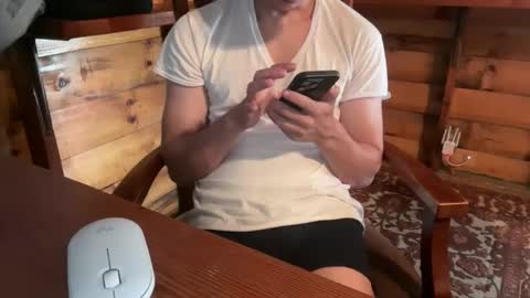 Snapshot of vexelgain chatting on 10/11/25, 04:05 HendasWerout online show from 10/11/25, 04:05