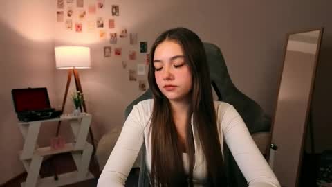 Snapshot of vexorin chatting on 11/21/25, 08:18 Rachel online show from 11/21/25, 08:18