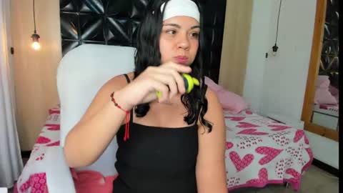 Snapshot of veyra_sereny chatting on 06/12/26, 10:30 Vanesaa online show from 06/12/26, 10:30