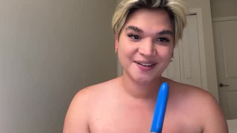 Snapshot of vfem chatting on 12/14/25, 10:53 vfem online show from 12/14/25, 10:53