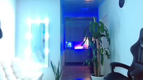 Snapshot of viannca__ chatting on 12/22/24, 01:12 Ariana online show from 12/22/24, 01:12
