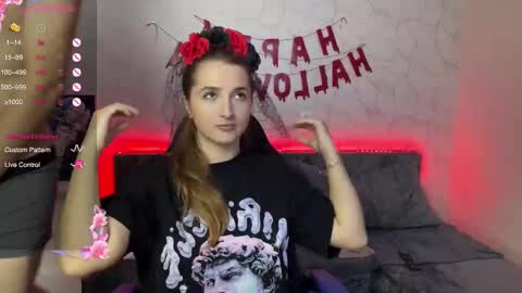 Snapshot of vibe_and_night chatting on 10/19/25, 10:38 Vail and Nevada online show from 10/19/25, 10:38