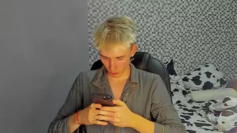 Snapshot of vibemygirl chatting on 09/18/25, 12:51 vibemygirl online show from 09/18/25, 12:51