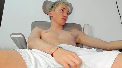 Snapshot of vibemygirl chatting on 10/14/25, 12:06 vibemygirl online show from 10/14/25, 12:06