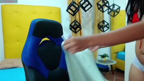 nahomy online show from 01/30/25, 04:02