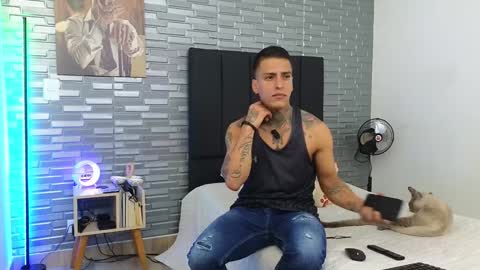 Snapshot of vicctorzc chatting on 01/19/25, 02:06 Victor cardenas online show from 01/19/25, 02:06