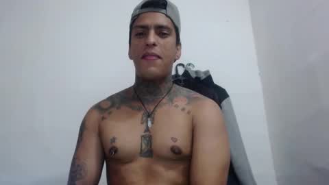 Snapshot of vicctorzc chatting on 11/25/25, 05:24 Victor cardenas online show from 11/25/25, 05:24