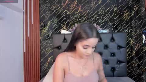 Snapshot of vichy_evans chatting on 11/28/25, 07:38 Vichy Everyday From 1400 to 2130 Col Time online show from 11/28/25, 07:38