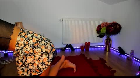 Snapshot of viciousqueen chatting on 11/04/25, 04:50 ViciousQueenu can call me Laura online show from 11/04/25, 04:50