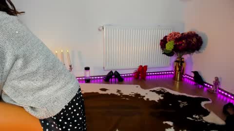 Snapshot of viciousqueen chatting on 11/19/25, 07:52 ViciousQueenu can call me Laura online show from 11/19/25, 07:52