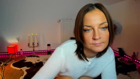 Snapshot of viciousqueen chatting on 11/26/25, 09:21 ViciousQueenu can call me Laura online show from 11/26/25, 09:21