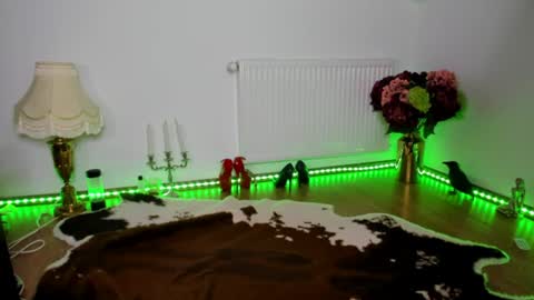 ViciousQueenu can call me Laura online show from 07/21/26, 04:59