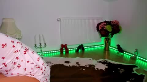 ViciousQueenu can call me Laura online show from 07/23/26, 06:33
