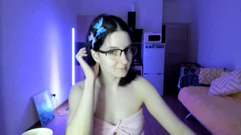 Snapshot of vickie_winters chatting on 10/27/25, 02:10 Victoria online show from 10/27/25, 02:10