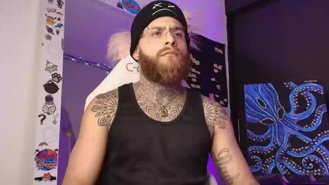 Snapshot of vickingcock7 chatting on 12/14/25, 05:02 vickingcock7 online show from 12/14/25, 05:02