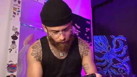 Snapshot of vickingcock7 chatting on 12/15/25, 05:01 vickingcock7 online show from 12/15/25, 05:01