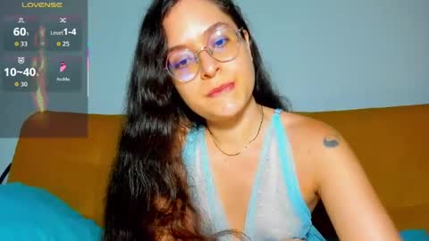 Snapshot of vicky_cristinax chatting on 04/04/26, 10:29 Vicky online show from 04/04/26, 10:29