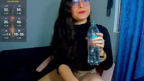 Snapshot of vicky_cristinax chatting on 05/27/26, 10:40 Vicky online show from 05/27/26, 10:40