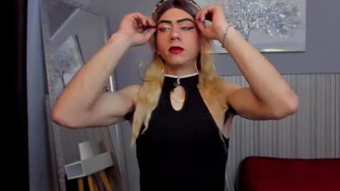Snapshot of vicky_fant4sy chatting on 03/16/26, 12:42 Vicky online show from 03/16/26, 12:42