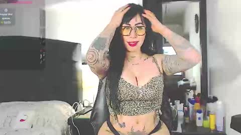 Snapshot of vicky_hotmilf chatting on 11/20/25, 11:10 Vicky online show from 11/20/25, 11:10