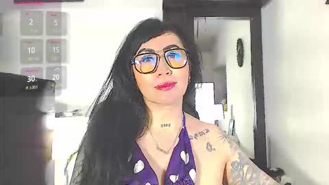 Snapshot of vicky_hotmilf chatting on 12/02/25, 11:15 Vicky online show from 12/02/25, 11:15