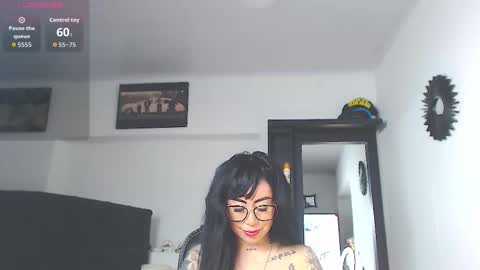 Snapshot of vicky_hotmilf chatting on 03/18/26, 11:13 Vicky online show from 03/18/26, 11:13