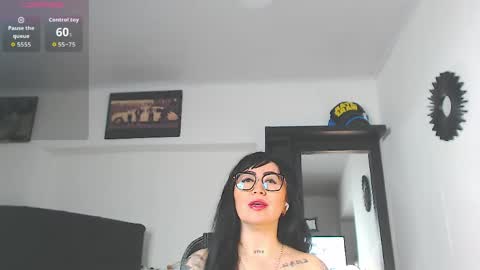 Snapshot of vicky_hotmilf chatting on 04/02/26, 08:34 Vicky online show from 04/02/26, 08:34