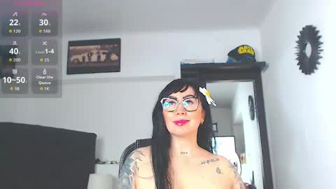 Snapshot of vicky_hotmilf chatting on 04/15/26, 11:17 Vicky online show from 04/15/26, 11:17
