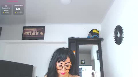 Snapshot of vicky_hotmilf chatting on 04/23/26, 08:46 Vicky online show from 04/23/26, 08:46