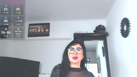 Snapshot of vicky_hotmilf chatting on 05/05/26, 08:33 Vicky online show from 05/05/26, 08:33