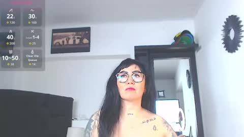 Snapshot of vicky_hotmilf chatting on 05/11/26, 07:58 Vicky online show from 05/11/26, 07:58