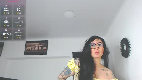 Snapshot of vicky_hotmilf chatting on 05/19/26, 07:58 Vicky online show from 05/19/26, 07:58