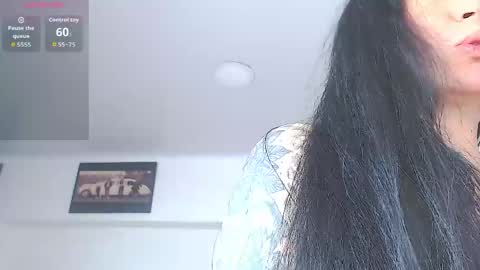 Snapshot of vicky_hotmilf chatting on 05/26/26, 10:22 Vicky online show from 05/26/26, 10:22