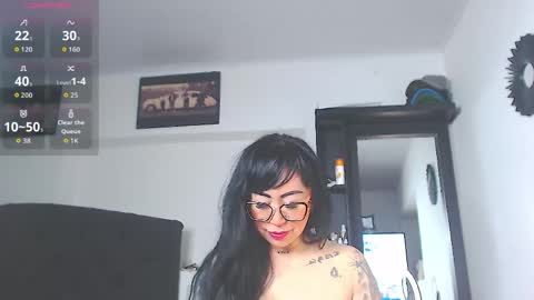 Snapshot of vicky_hotmilf chatting on 05/28/26, 08:22 Vicky online show from 05/28/26, 08:22