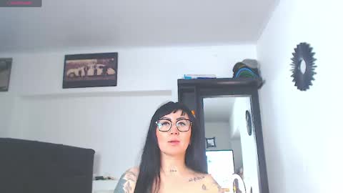 Snapshot of vicky_hotmilf chatting on 06/01/26, 11:12 Vicky online show from 06/01/26, 11:12