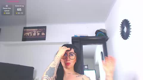 Snapshot of vicky_hotmilf chatting on 06/02/26, 11:12 Vicky online show from 06/02/26, 11:12