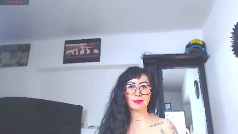 Snapshot of vicky_hotmilf chatting on 06/12/26, 08:35 Vicky online show from 06/12/26, 08:35