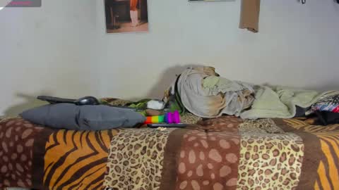 vicky manuela online show from 01/11/25, 08:43
