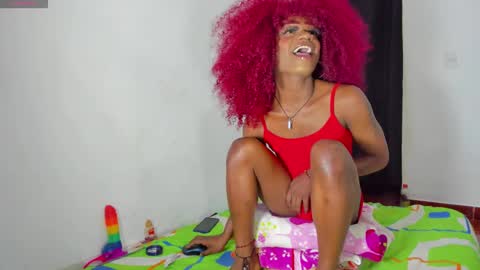 Snapshot of vicky_hotteei chatting on 10/24/25, 04:09 vicky manuela online show from 10/24/25, 04:09