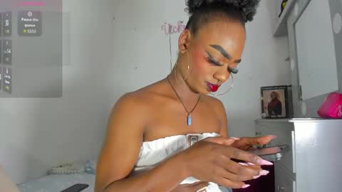 Snapshot of vicky_hotteei chatting on 12/19/25, 04:41 vicky manuela online show from 12/19/25, 04:41