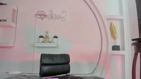 vicky_hottman online show from 10/28/25, 04:16