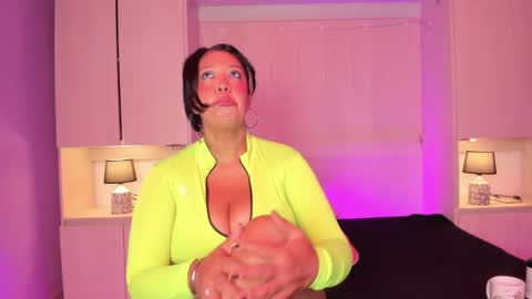 V I C K Y online show from 01/08/25, 08:18