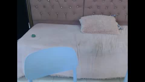 Snapshot of vicky_wel chatting on 06/13/26, 08:07 Victoria y Danniela online show from 06/13/26, 08:07