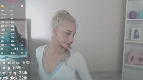 Snapshot of vickyfuckingdoll chatting on 12/15/25, 01:32 vickyfuckingdoll online show from 12/15/25, 01:32