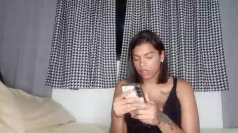 Snapshot of vickyhm22 chatting on 11/26/25, 04:35 vickyhm22 online show from 11/26/25, 04:35