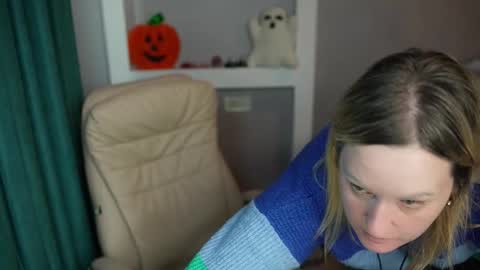 Snapshot of vickyrousi chatting on 10/26/25, 08:53 vickyrousi online show from 10/26/25, 08:53