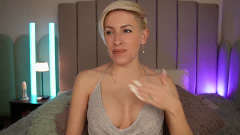 vickysecret96 online show from 01/02/25, 04:56