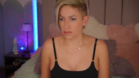 Snapshot of vickysecret96 chatting on 10/14/25, 04:41 vickysecret96 online show from 10/14/25, 04:41