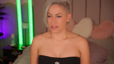 Snapshot of vickysecret96 chatting on 11/09/25, 06:17 vickysecret96 online show from 11/09/25, 06:17